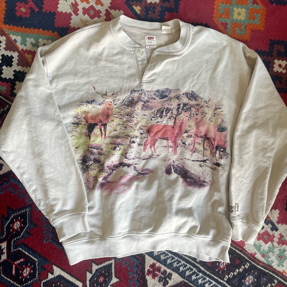 Levi’s Relaxed Henley Deer print graphic pullover crewneck sweatshirt